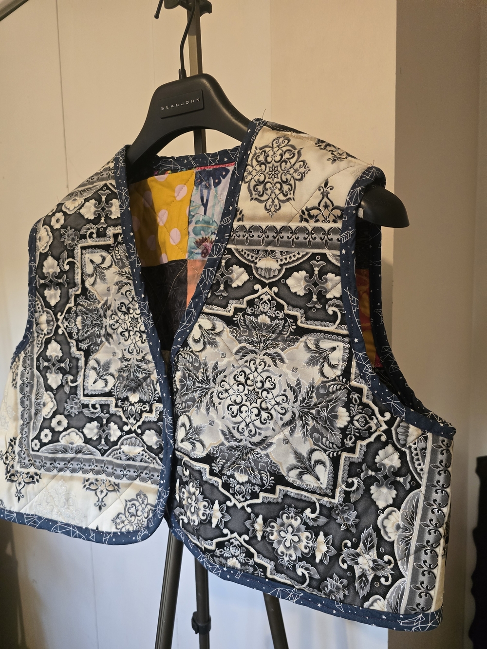 Quilted Reversible Patterned Vest Ptp 23 L 16.5 As Is